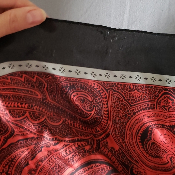 2/20 Vintage Silk Scarf - Picture 5 of 6